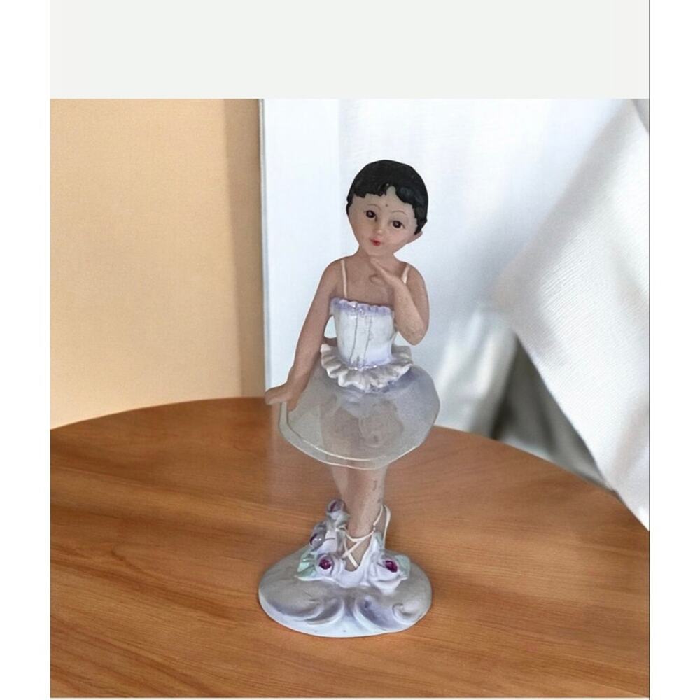 Greenbrier resin figurine Ballerina in position 6 3/4” inches tall